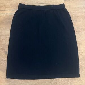 St. John classics knit black skirt - size 10